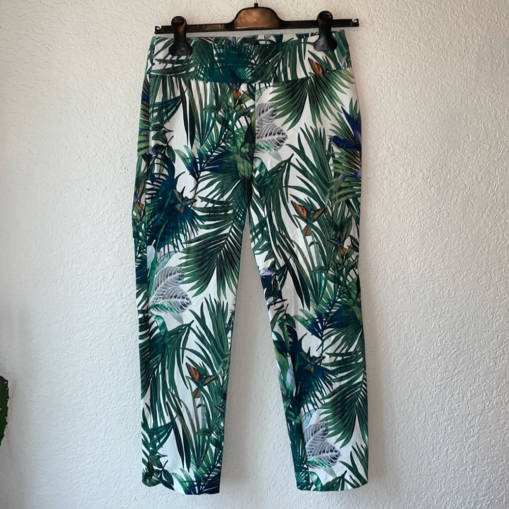 Super cute pull on printed pants from Soft Surroundings. Size Petite XS